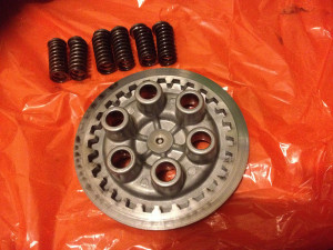 Pressure plate and standard springs, Yamaha RD250LC