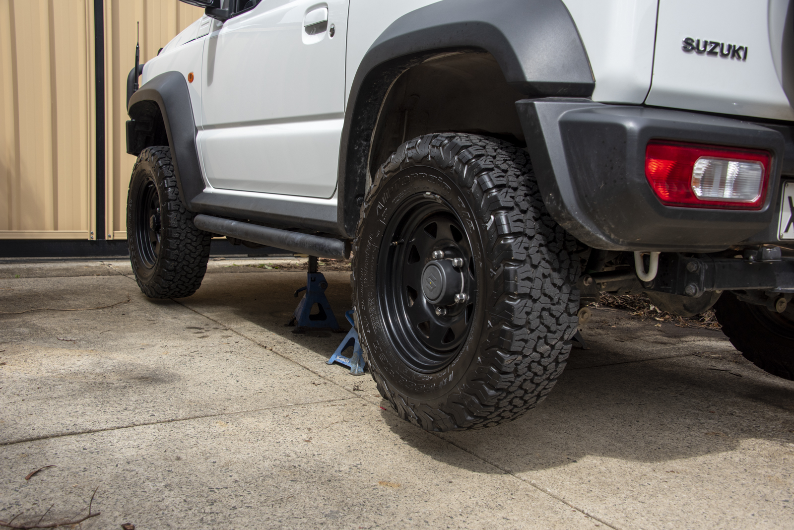Black Raptor/JimnyBits 2″ Lift Kit Install – TGR: Team Ghetto Racing