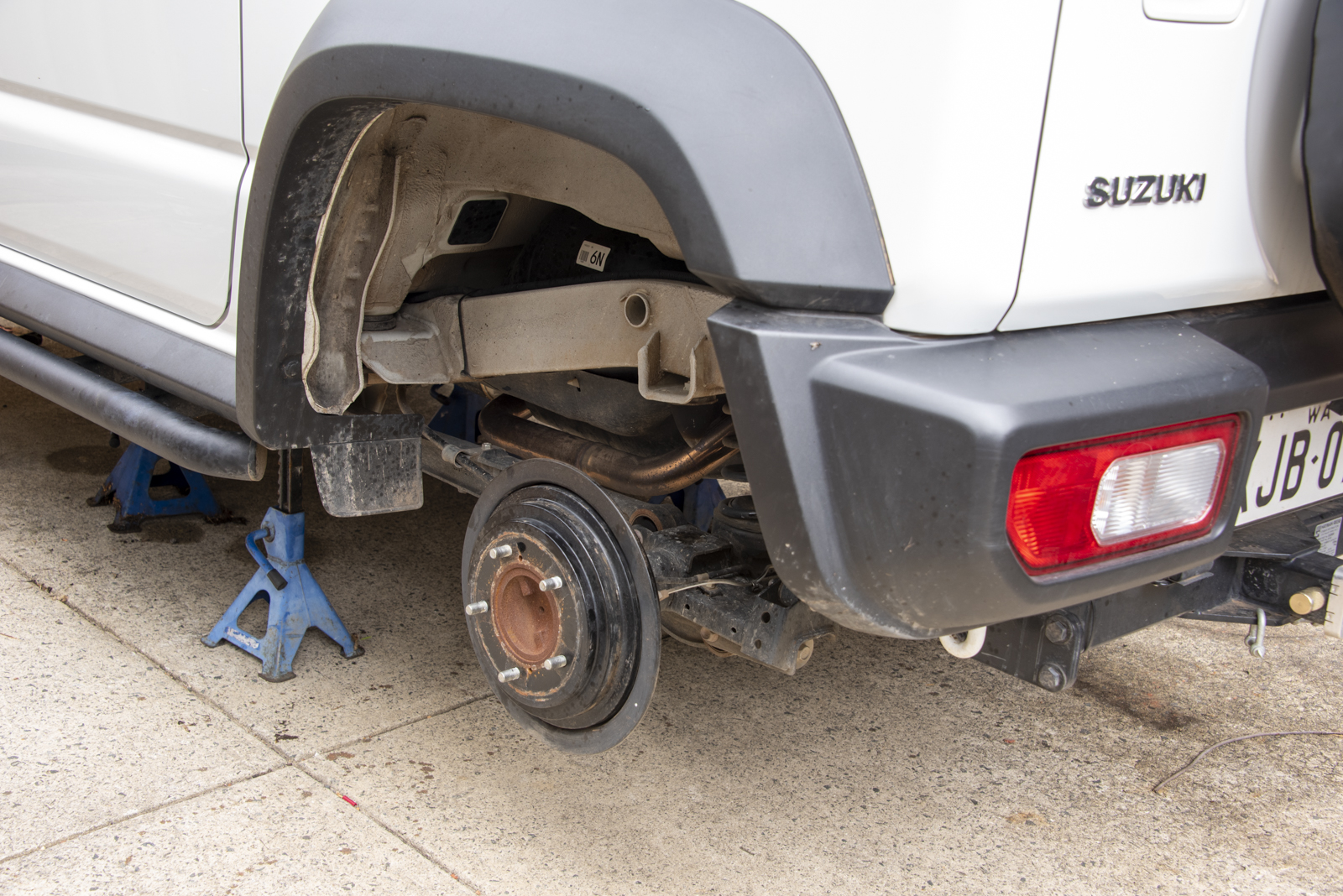 Black Raptor/JimnyBits 2″ Lift Kit Install – TGR: Team Ghetto Racing