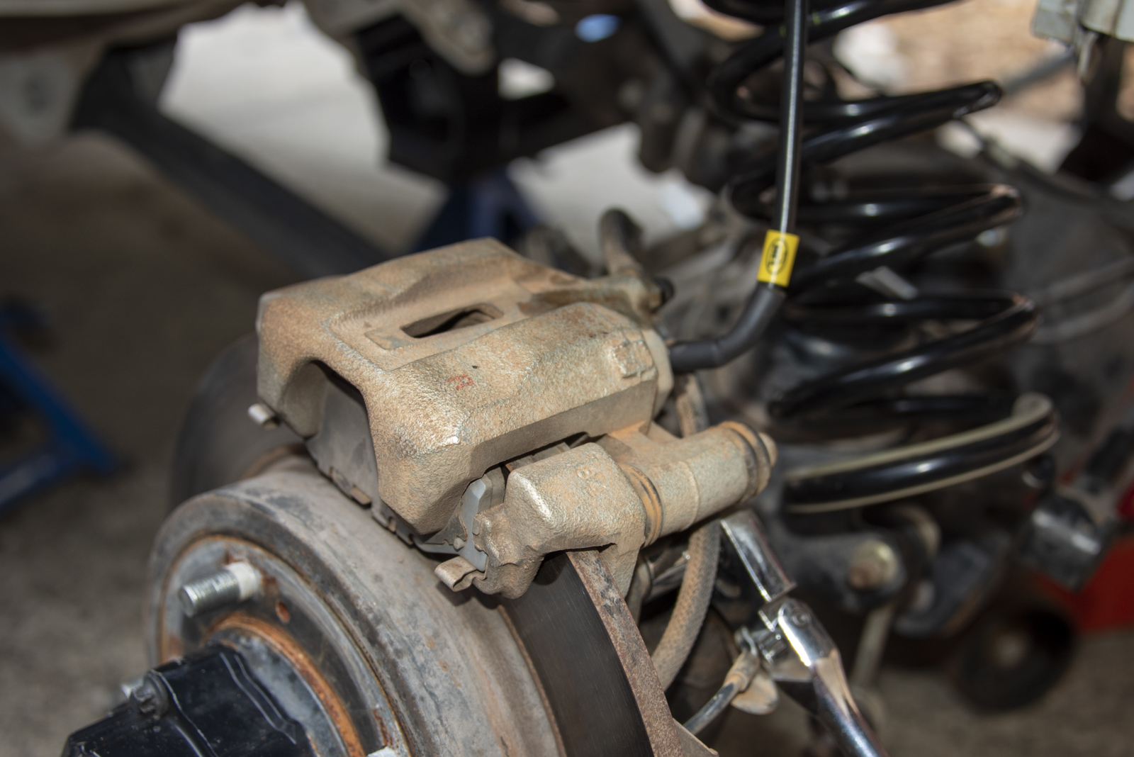 Black Raptor/JimnyBits 2″ Lift Kit Install – TGR: Team Ghetto Racing