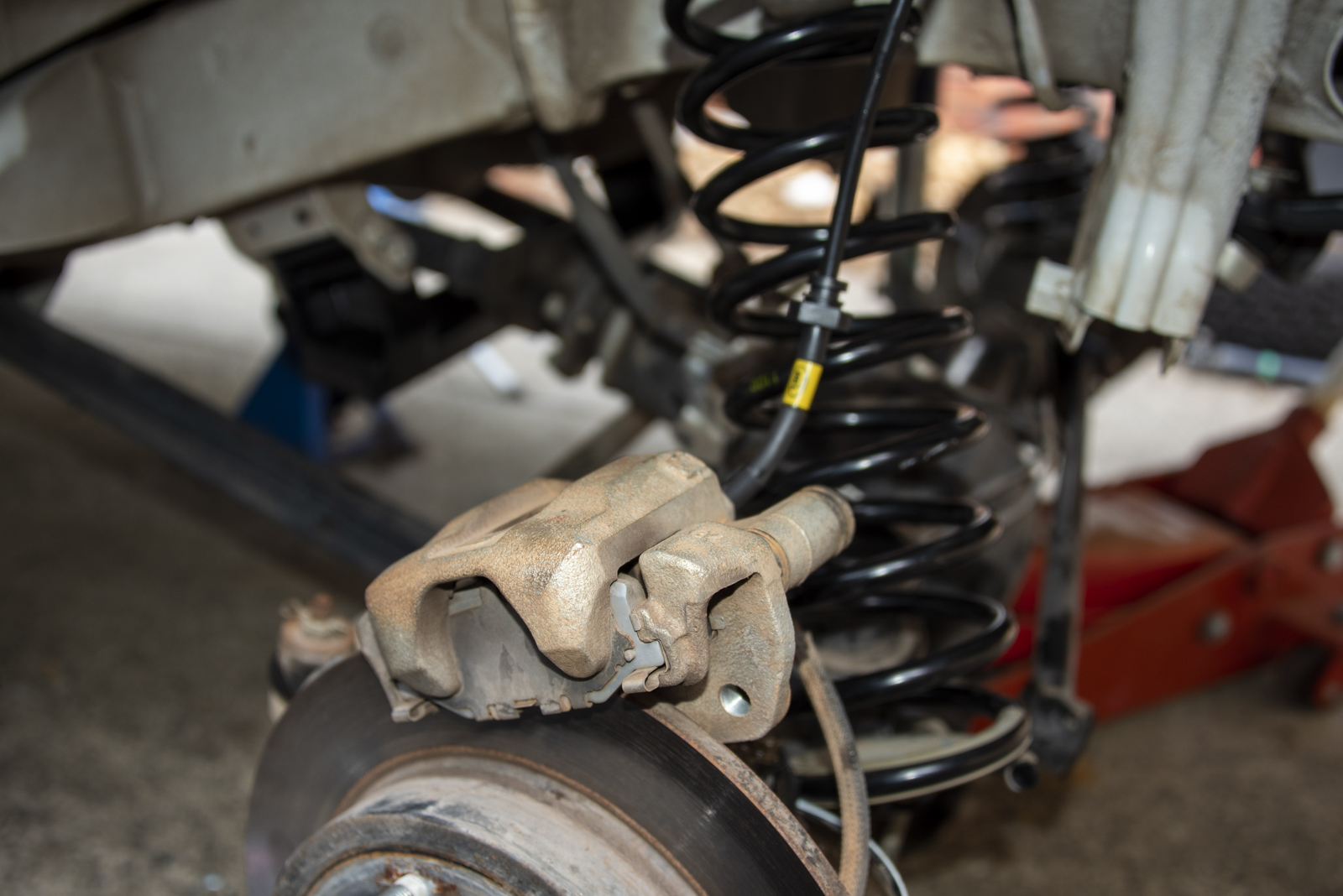 Black Raptor/JimnyBits 2″ Lift Kit Install – TGR: Team Ghetto Racing